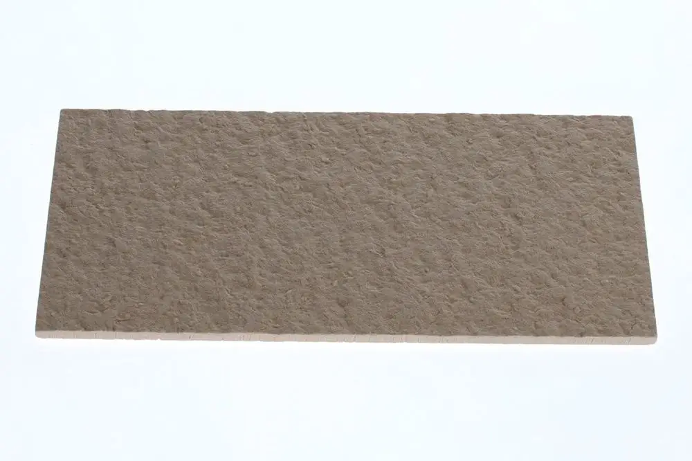 Braune Isolierplatte mit strukturierter Oberfläche, hergestellt von Bosch, zur Verwendung in Dämmungsanwendungen.